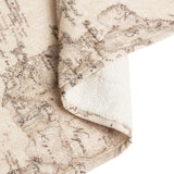 <tc>バスタオル</tc> <tc>Geo Classic</tc> <tc>Alviero Martini</tc>