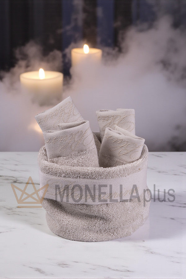 Cestino con 4 asciugamani Spa Blumarine