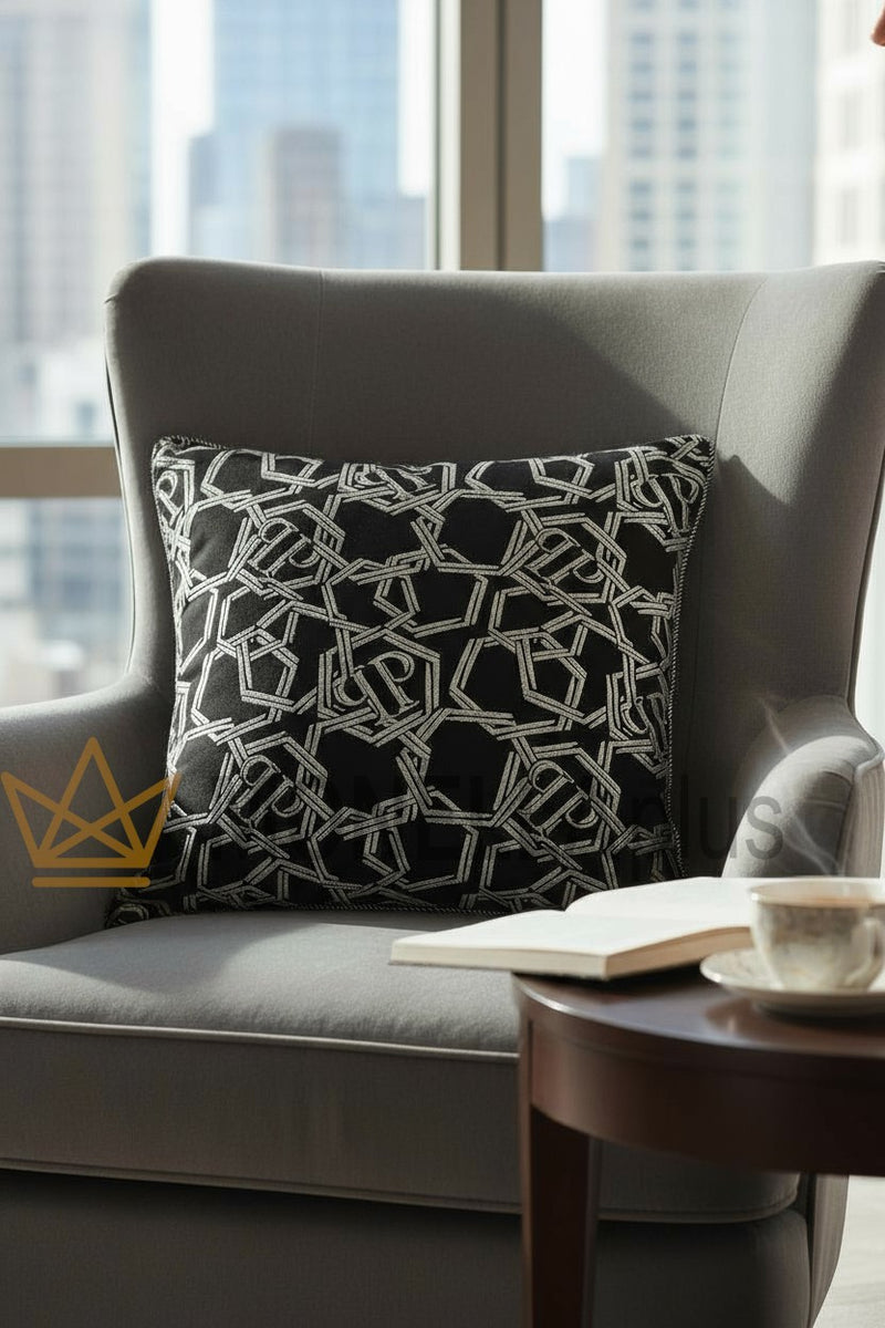 Polštář Chains jednobarevný z atlasového žakáru PHILIPP PLEIN