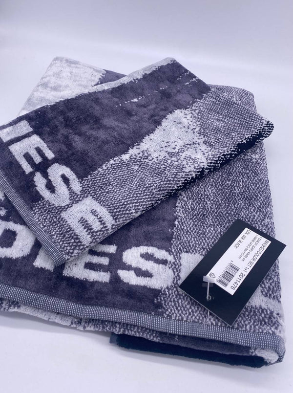 Une paire de serviettes Washed Color Diesel 2011477
