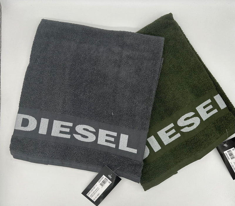 Пара спортивных полотенец с логотипом Diesel