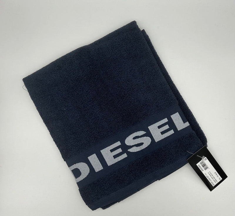 Пара спортивных полотенец с логотипом Diesel
