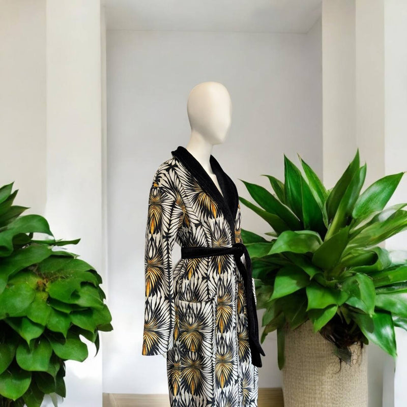 Paprsek zlatého šálového límečku županu Roberto Cavalli