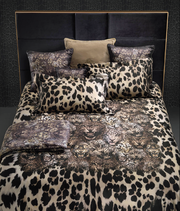 Um cobertor Wild Jaguar Roberto Cavalli 2009892